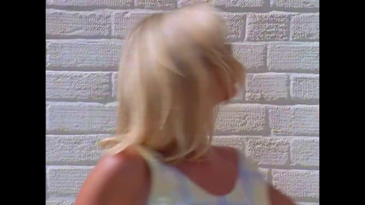 rick_astley_never_gonna_give_you_up_official_video_dQw4w9WgXcQ_frame_02.jpg